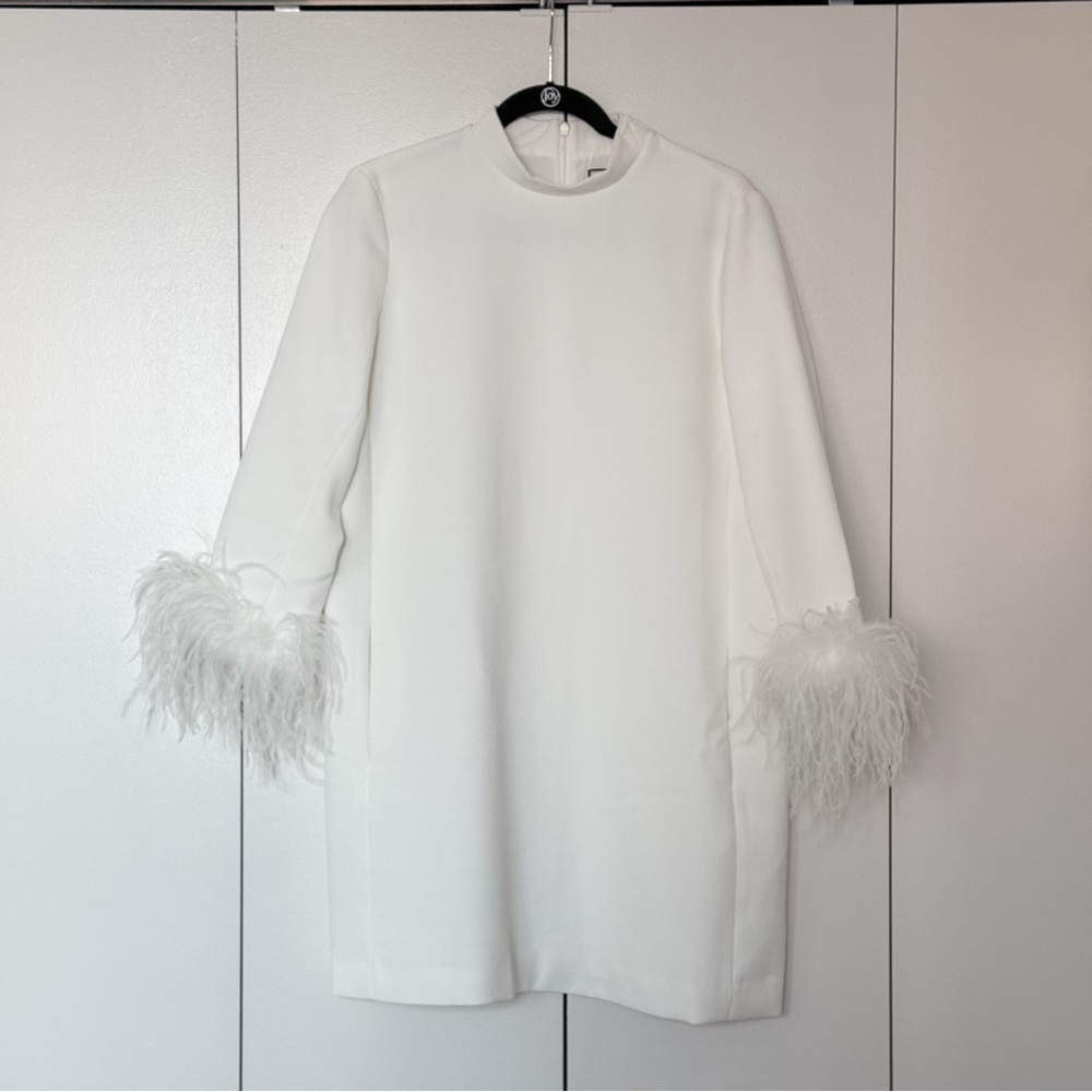 Chic White Feather Cuff Dress